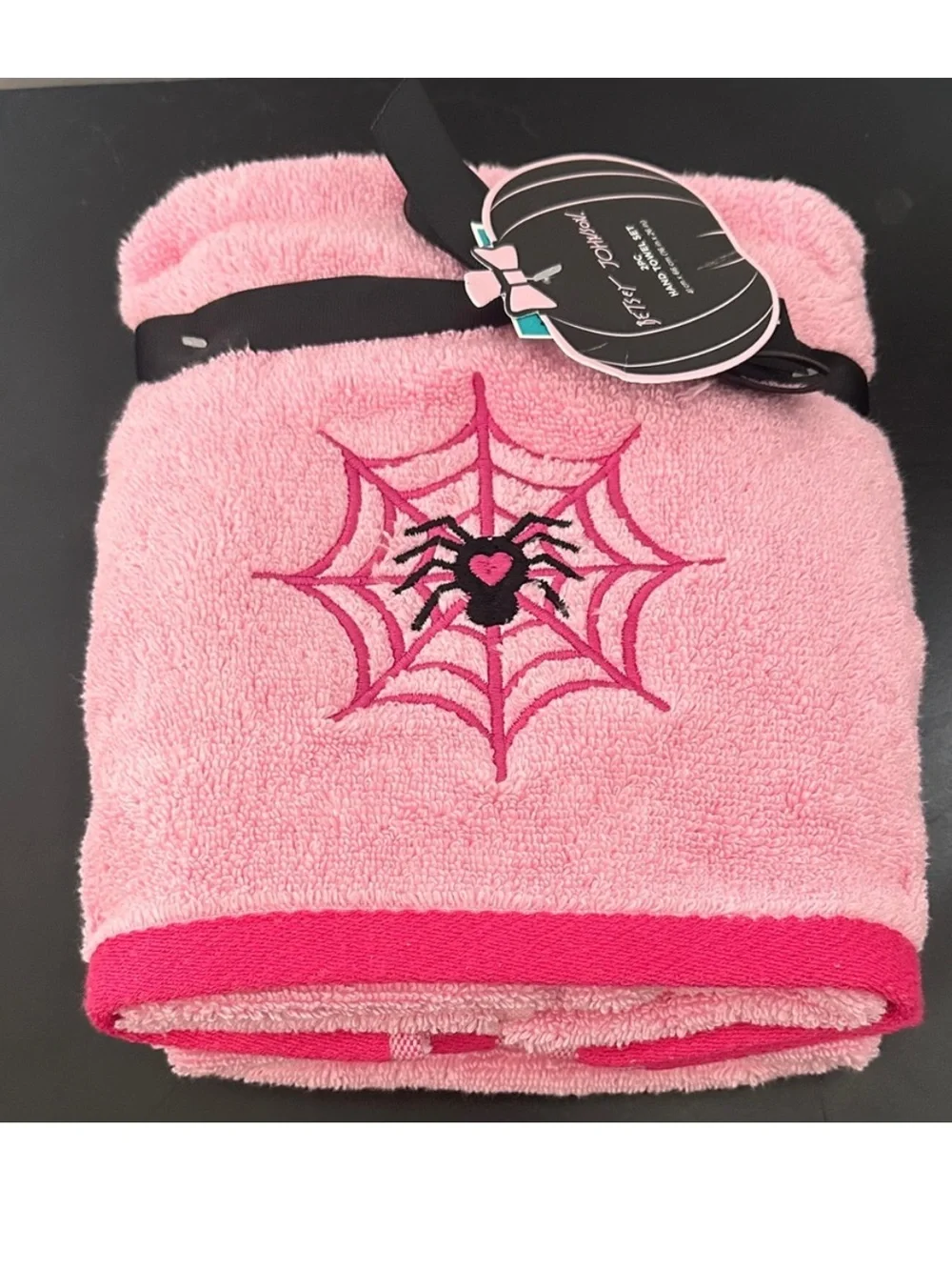 Betsey Johnson Halloween Pink Spider Web Heart Hand Towels Set of 2 NWT